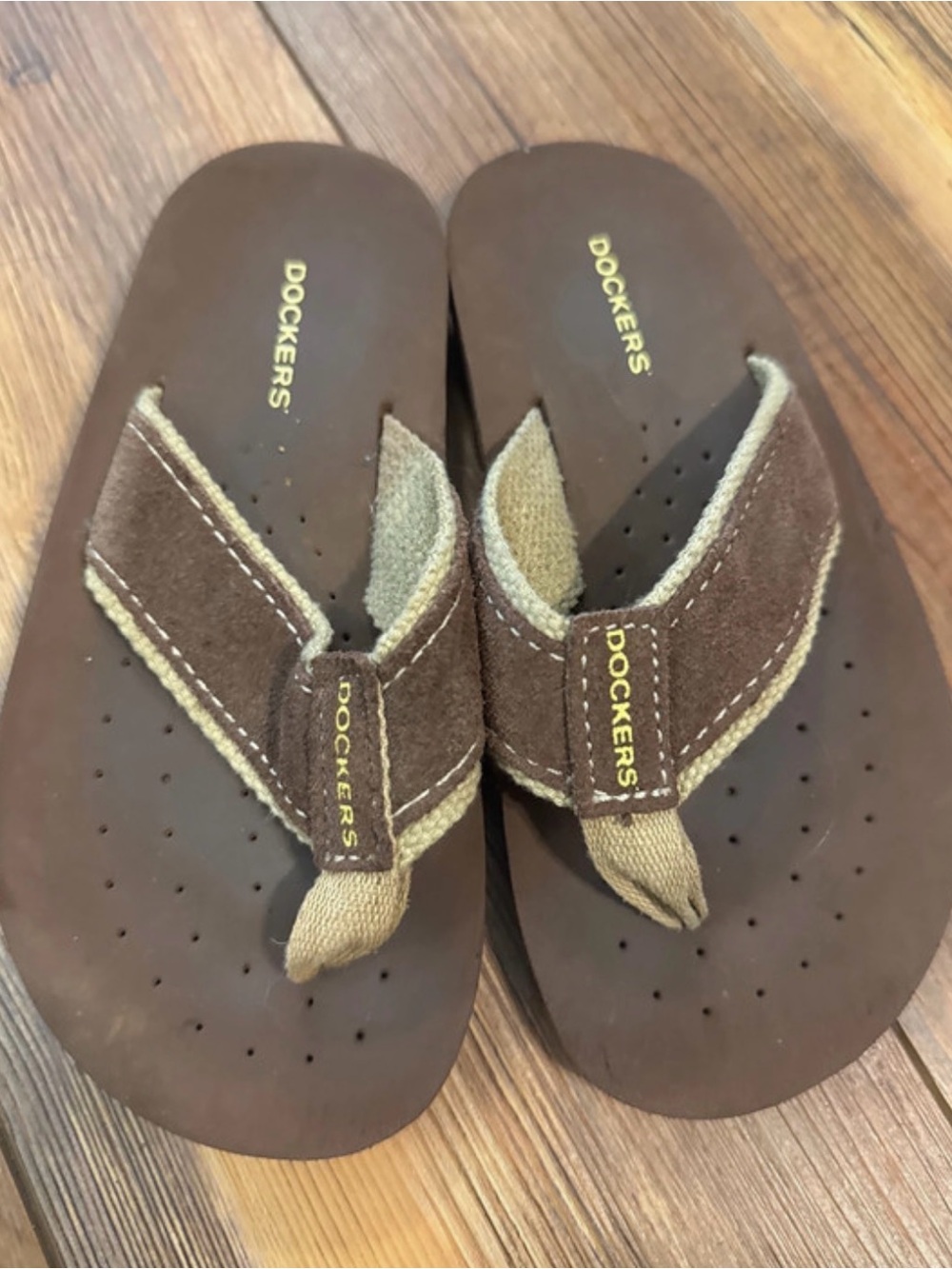 Dockers Kids Brown Flip Flop Sandals size 11